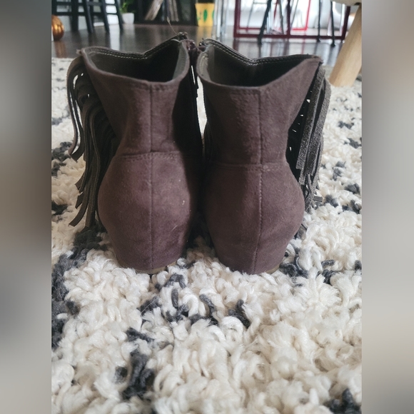 American Eagle Brown fringe booties.  size 7 - Picture 4 of 5
